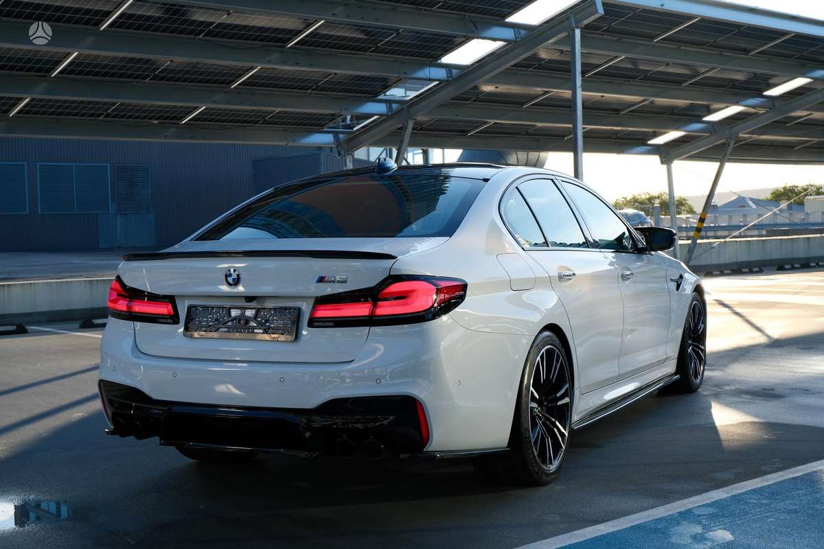 BMW M5, 4.4 l., Седан