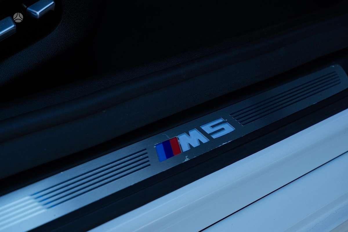 BMW M5, 4.4 l., Седан