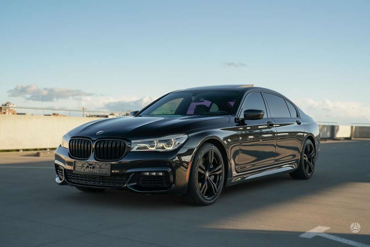 BMW 750, 4.4 l., Седан