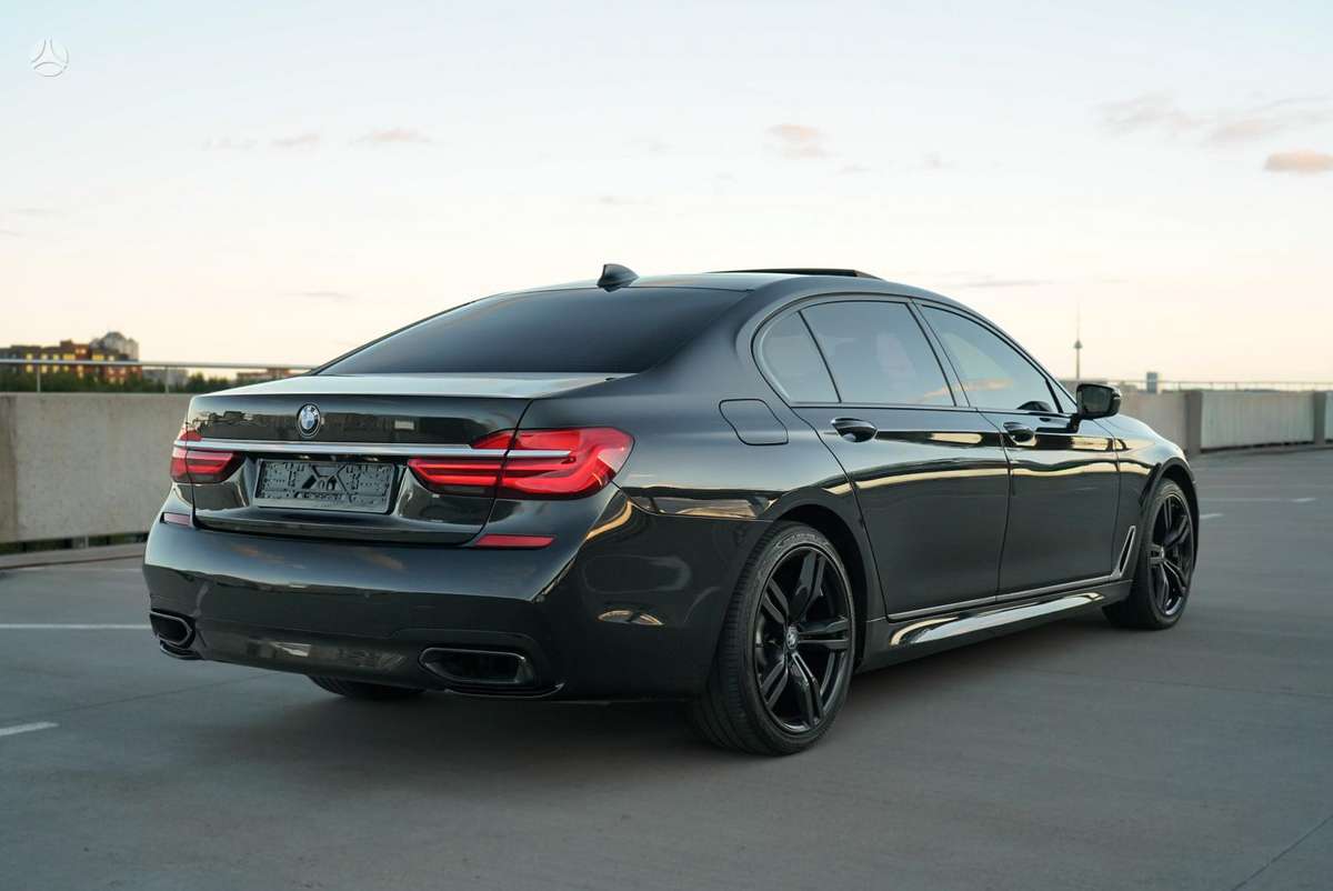 BMW 750, 4.4 l., Седан