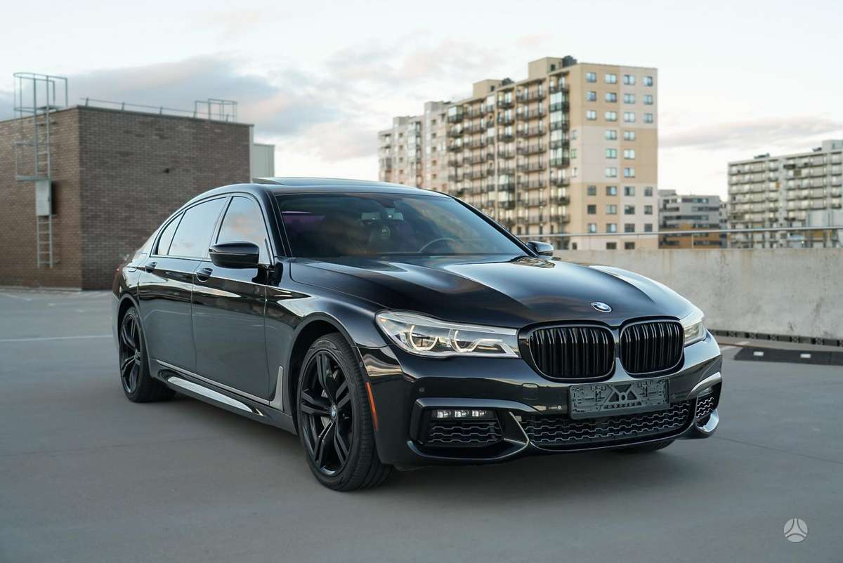 BMW 750, 4.4 l., Седан