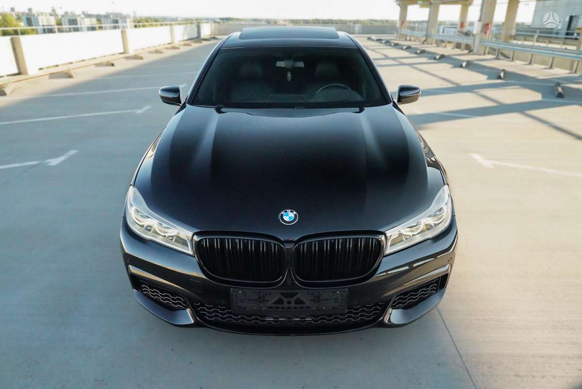 BMW 750, 4.4 l., Седан