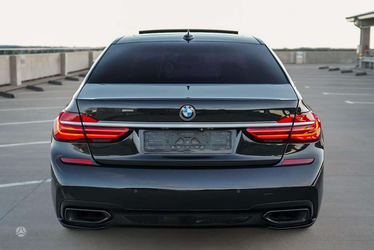 BMW 750, 4.4 l., Седан
