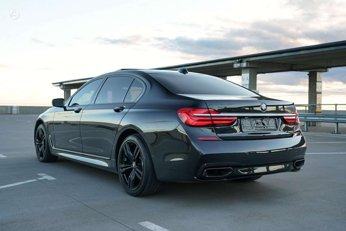 BMW 750, 4.4 l., Седан