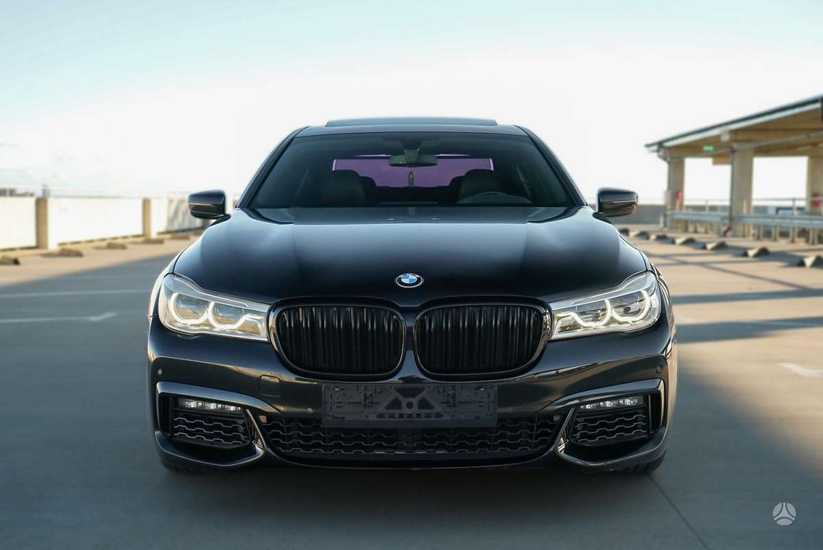 BMW 750, 4.4 l., Седан