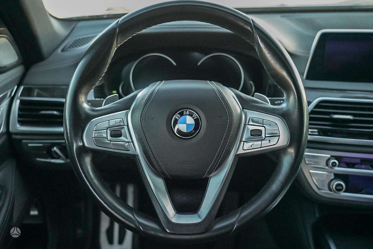 BMW 750, 4.4 l., Седан