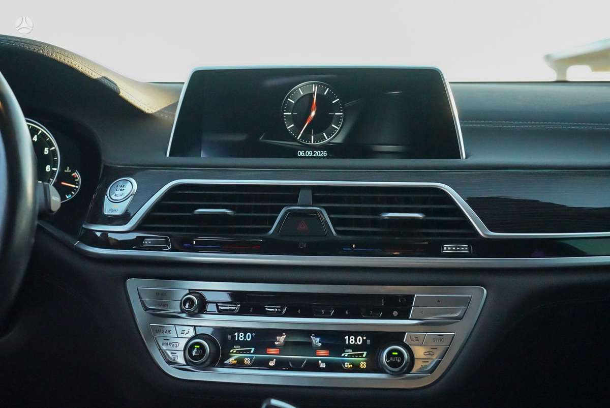 BMW 750, 4.4 l., Седан