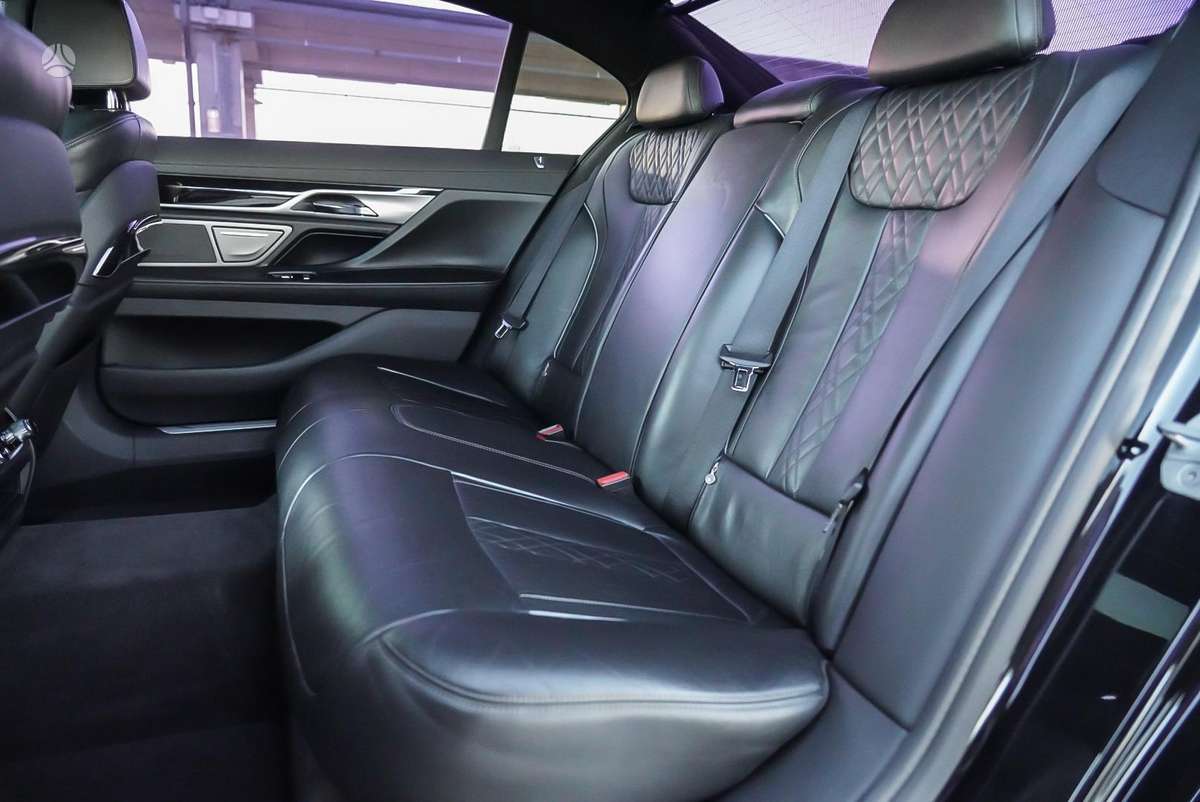 BMW 750, 4.4 l., Седан