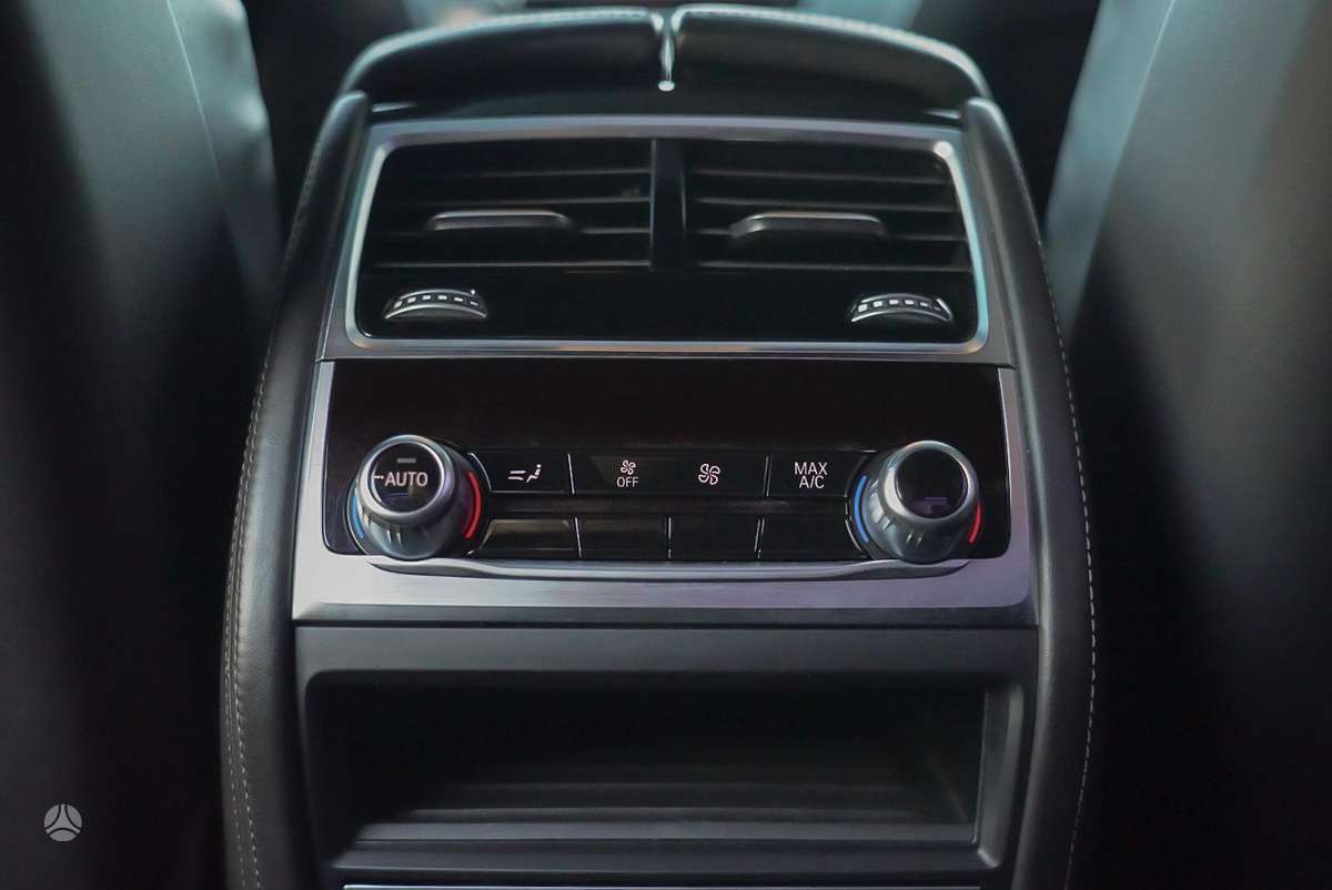 BMW 750, 4.4 l., Седан