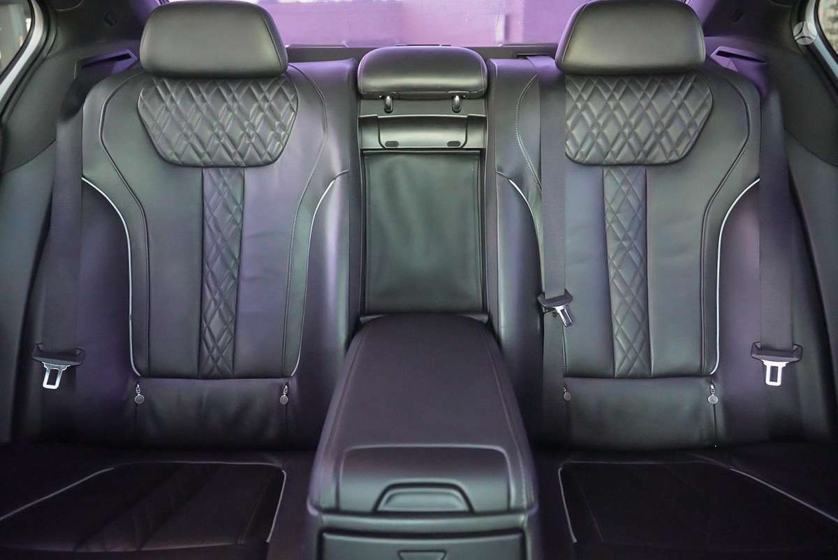 BMW 750, 4.4 l., Седан