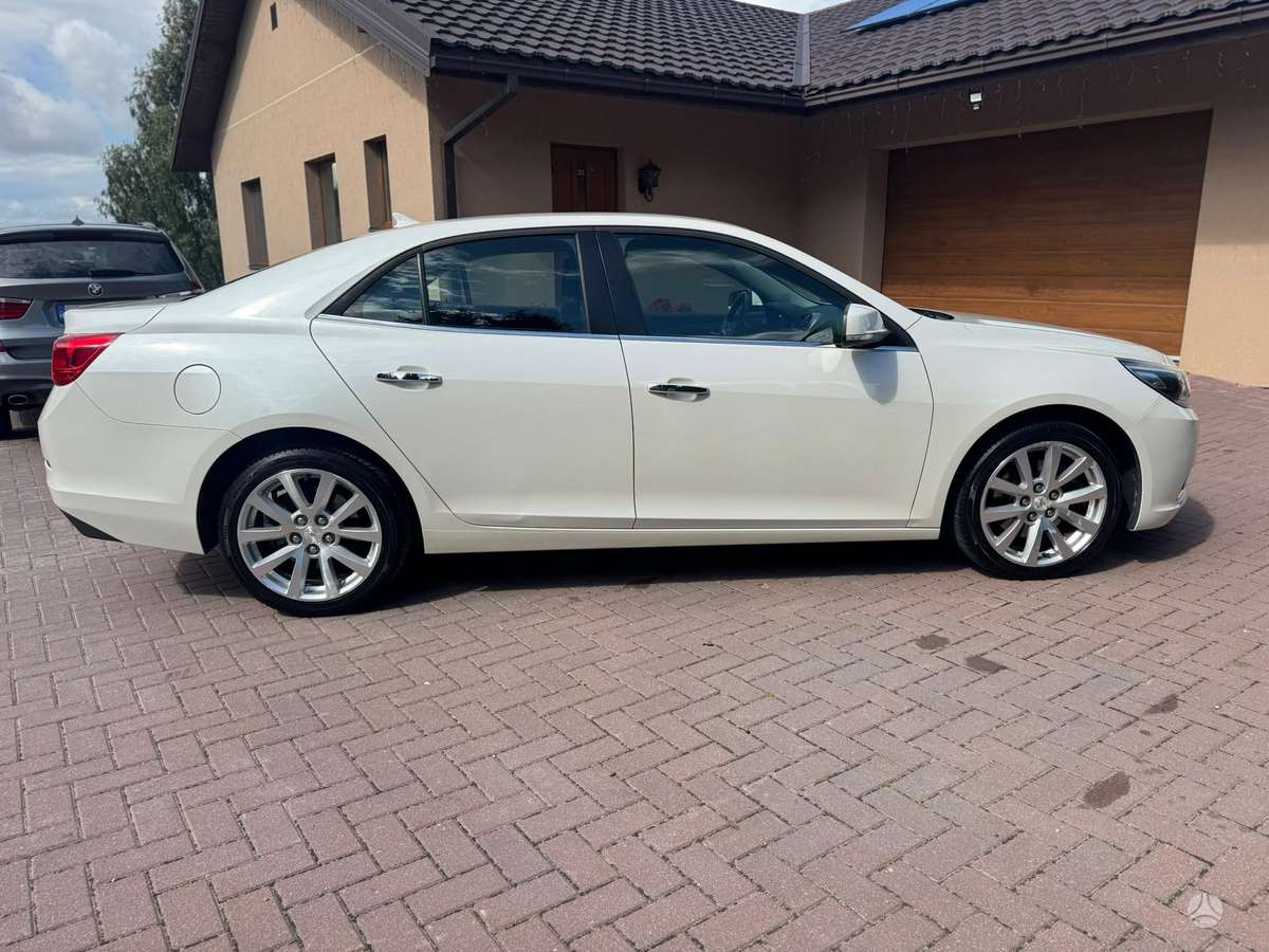Chevrolet Malibu - 4