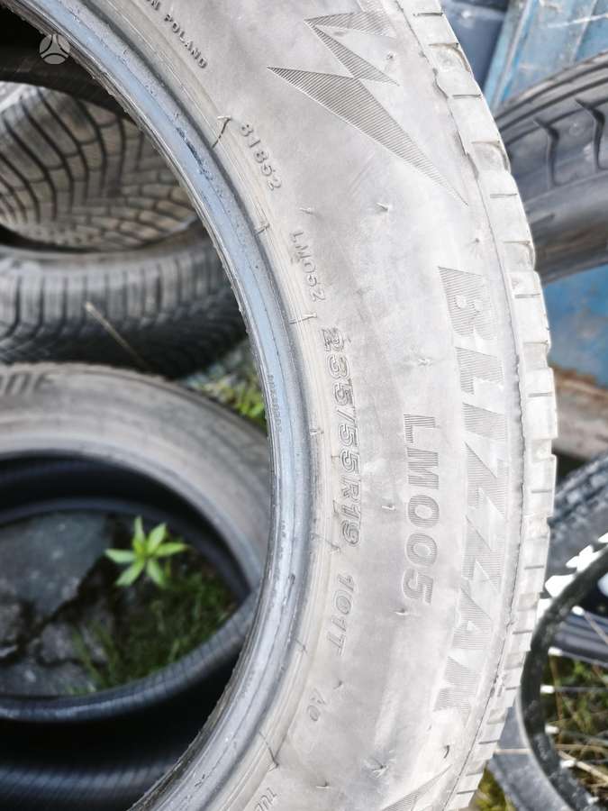 Bridgestone BLIZZAK LM005, winter 235/55 R19