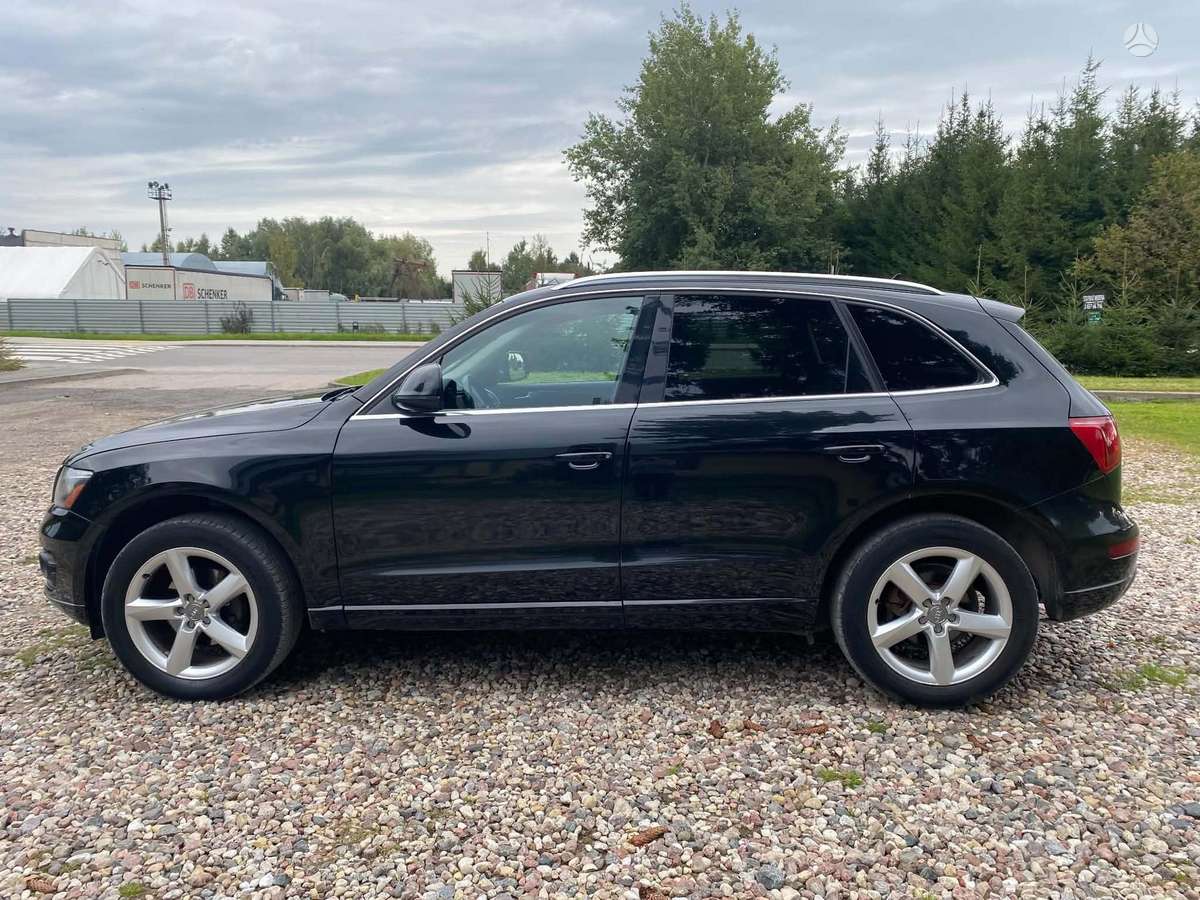 Audi Q5, 2.0 l., off-road / crossover