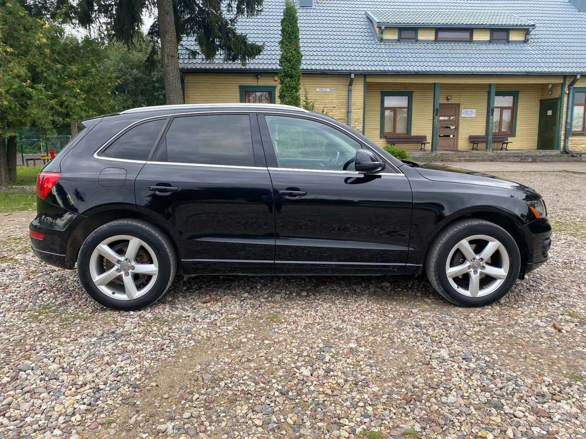 Audi Q5, 2.0 l., off-road / crossover