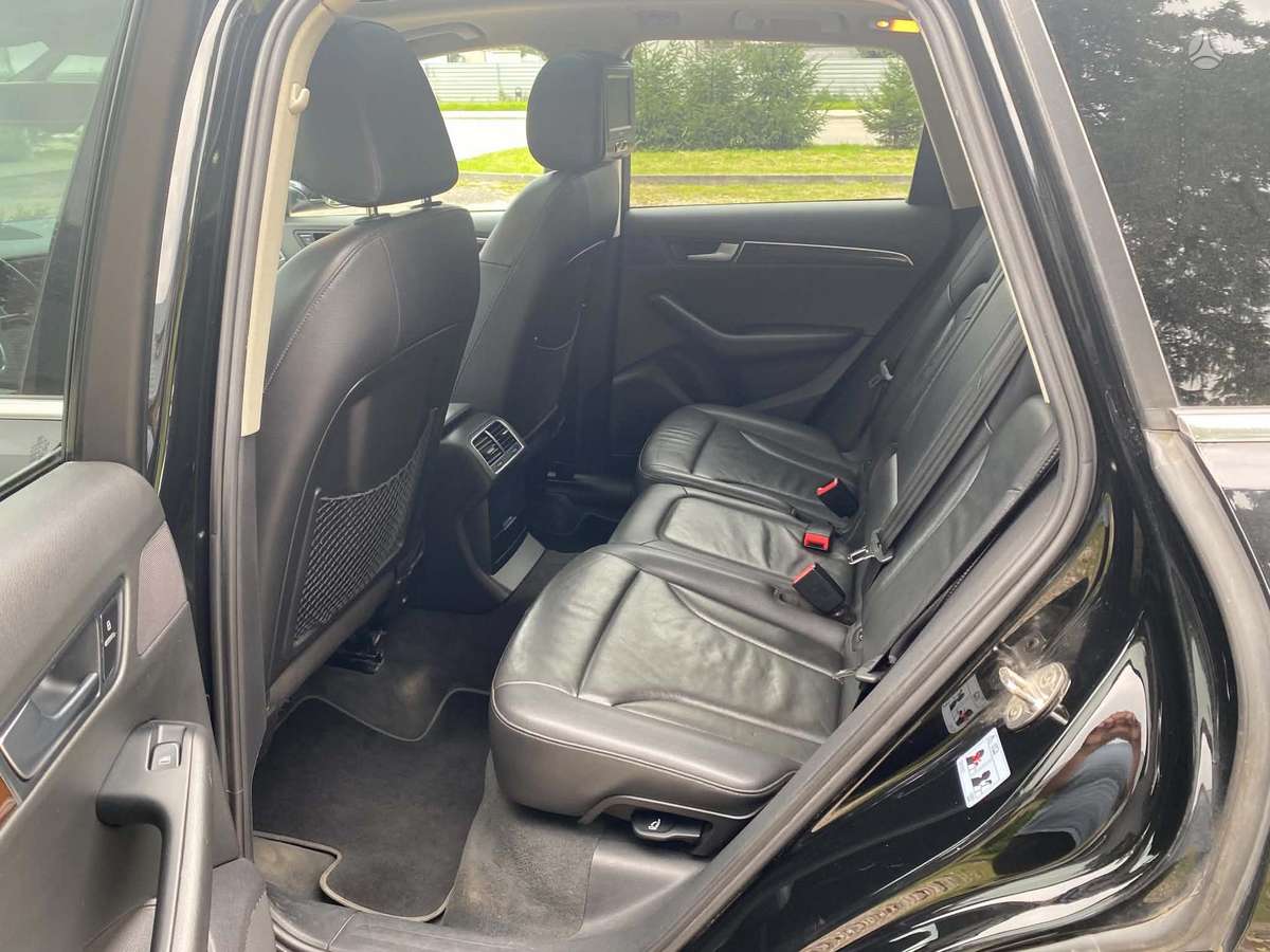 Audi Q5, 2.0 l., off-road / crossover