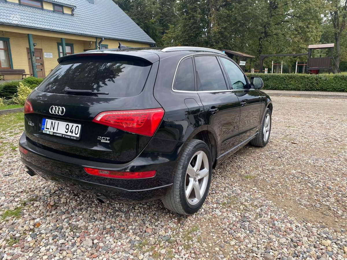 Audi Q5, 2.0 l., off-road / crossover