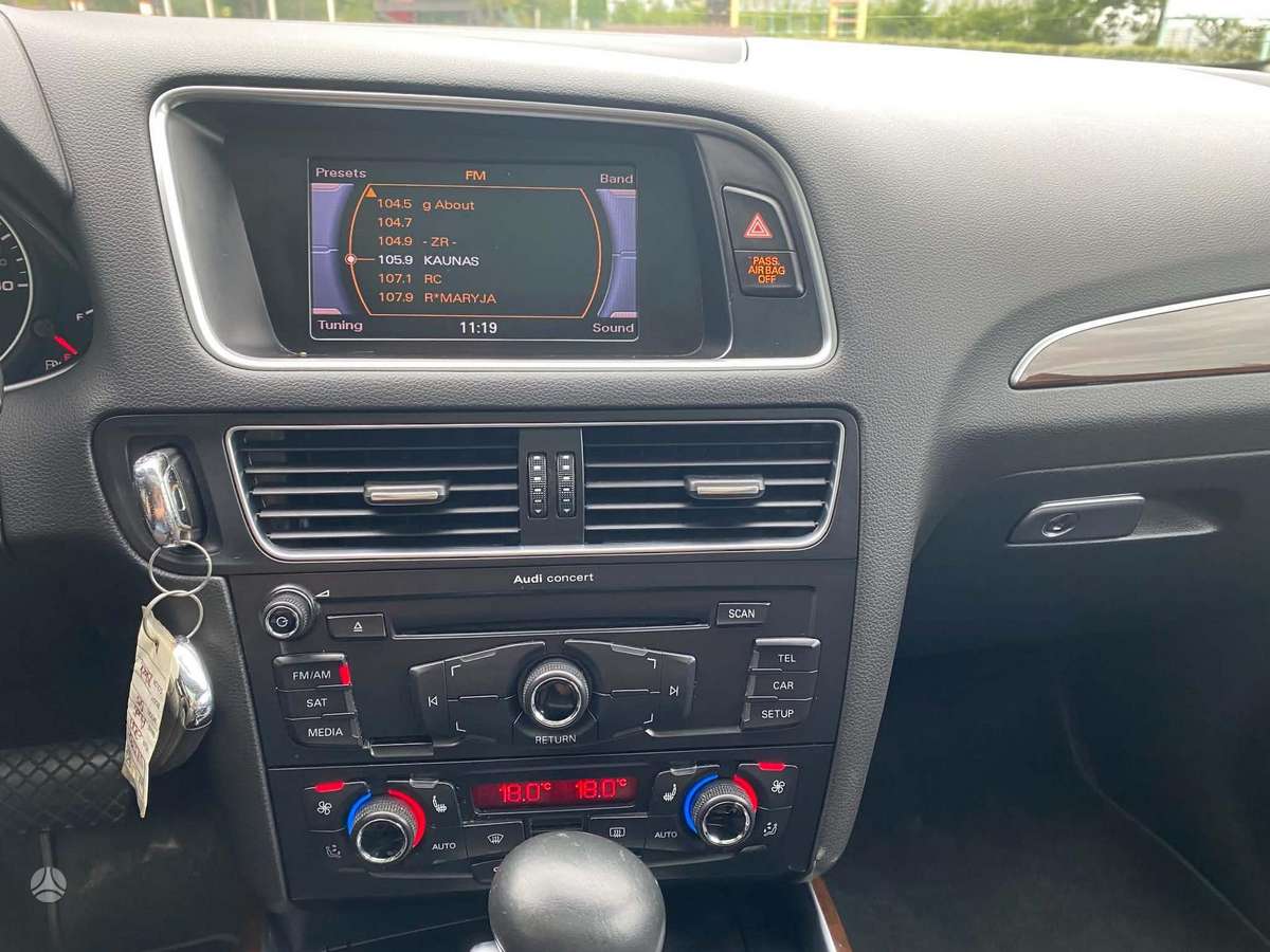 Audi Q5, 2.0 l., off-road / crossover