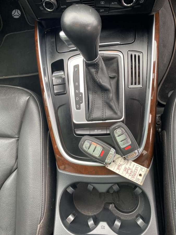 Audi Q5, 2.0 l., off-road / crossover