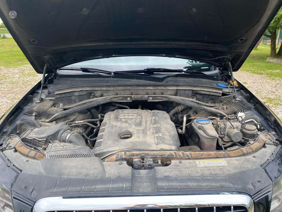 Audi Q5, 2.0 l., off-road / crossover