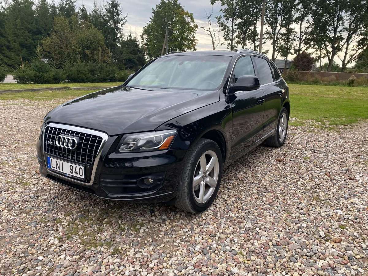 Audi Q5, 2.0 l., off-road / crossover