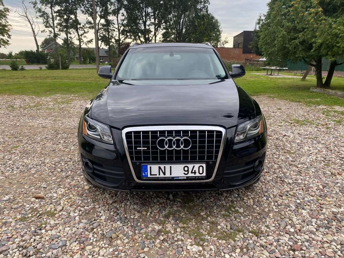 Audi Q5, 2.0 l., off-road / crossover