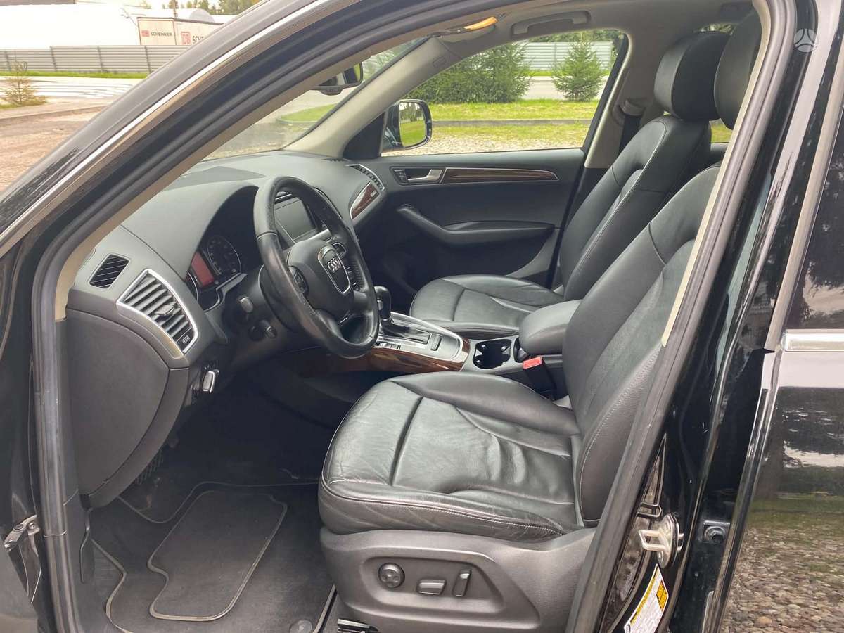 Audi Q5, 2.0 l., off-road / crossover