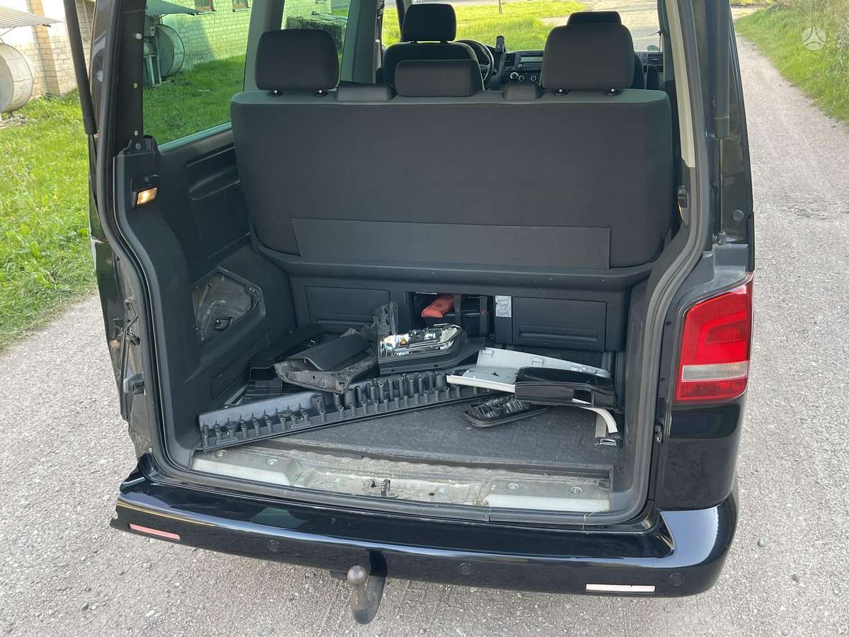 Volkswagen Multivan - 11