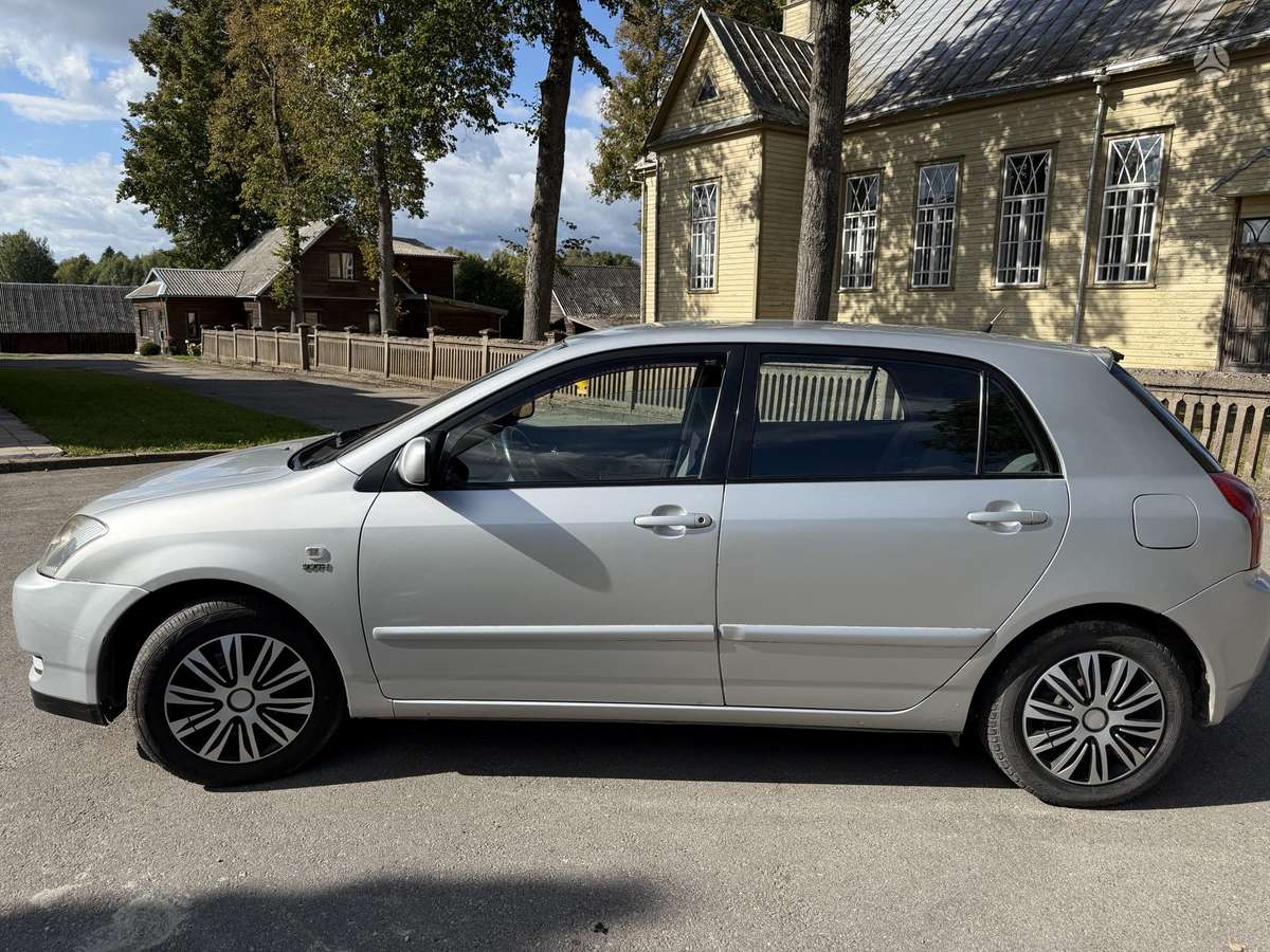 Toyota Corolla - 1