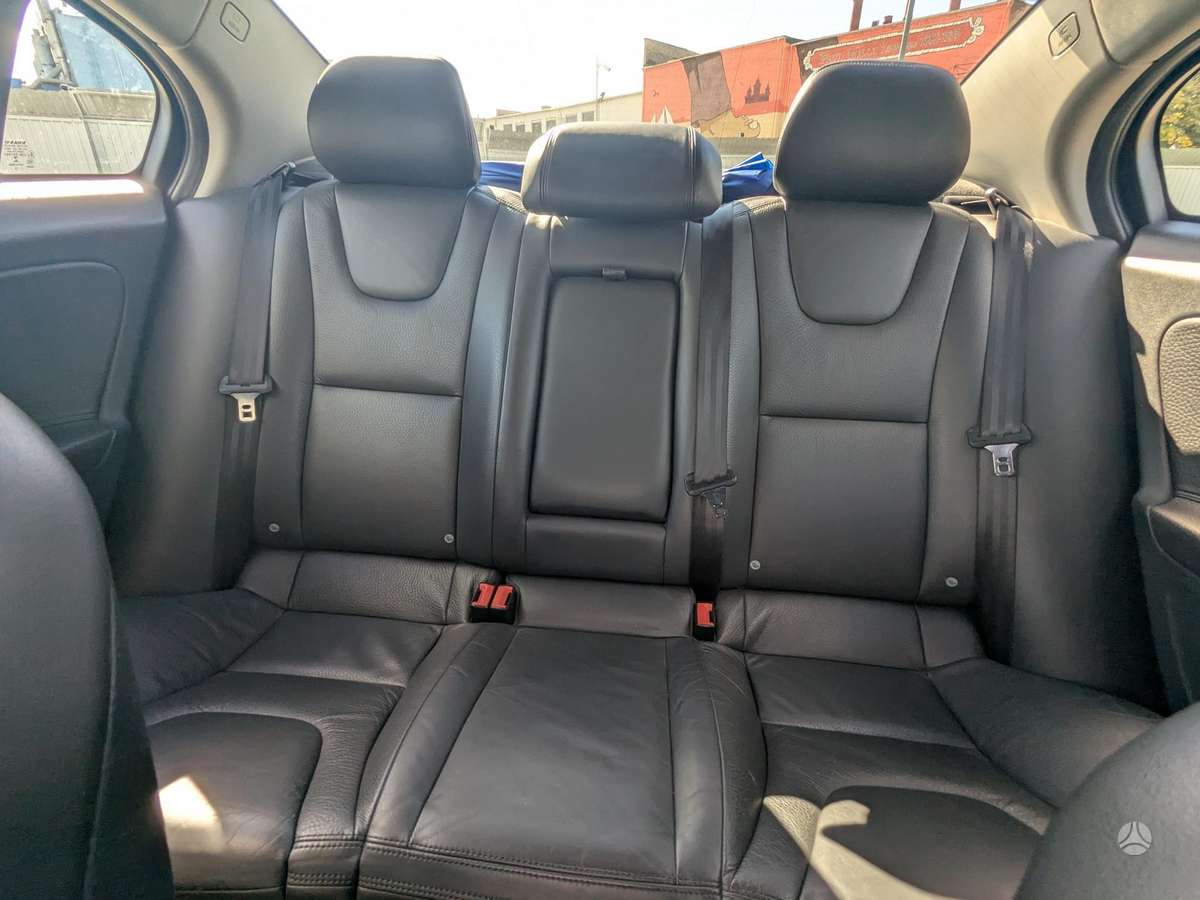 Volvo S60, 2.5 l., Седан