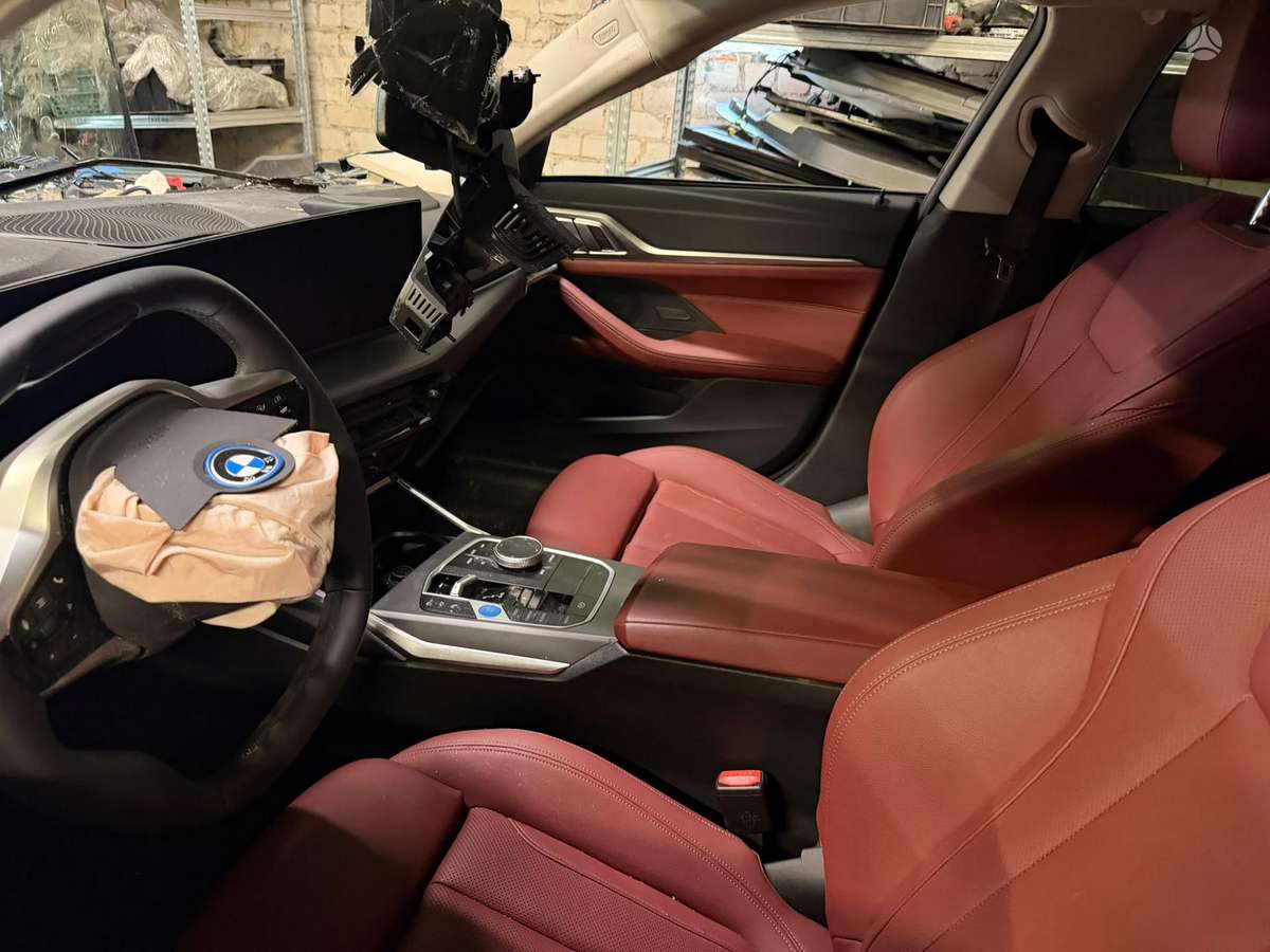BMW i4, Хэтчбек