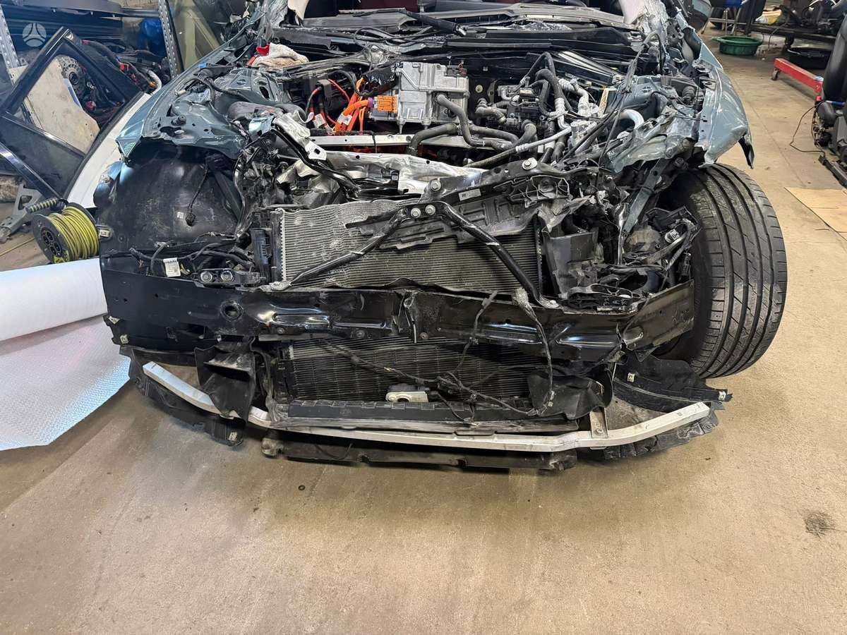 BMW i4, Хэтчбек