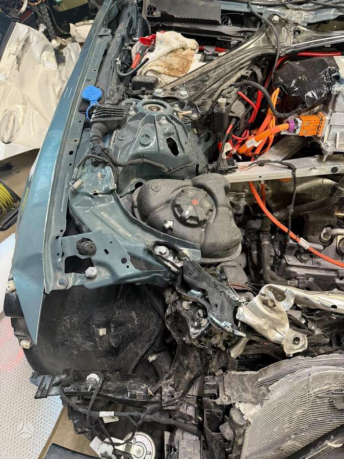 BMW i4, Хэтчбек