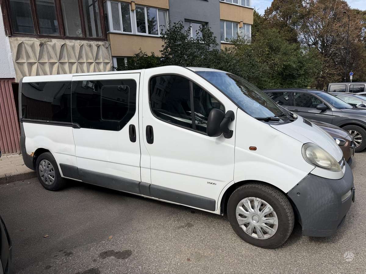 Opel Vivaro - 1