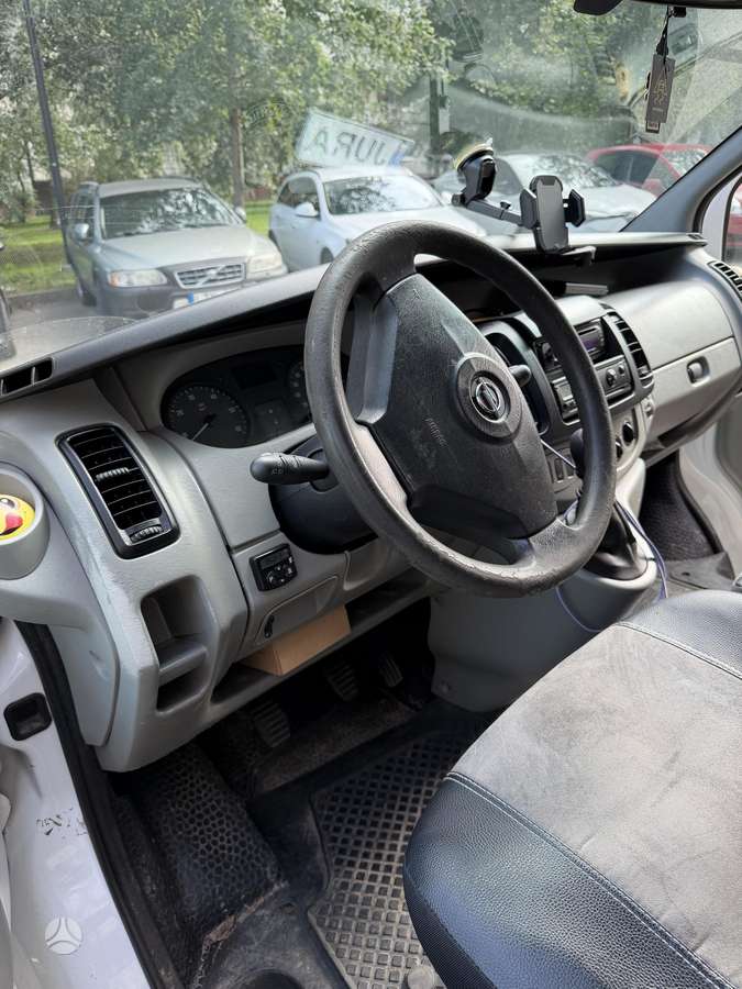 Opel Vivaro - 11