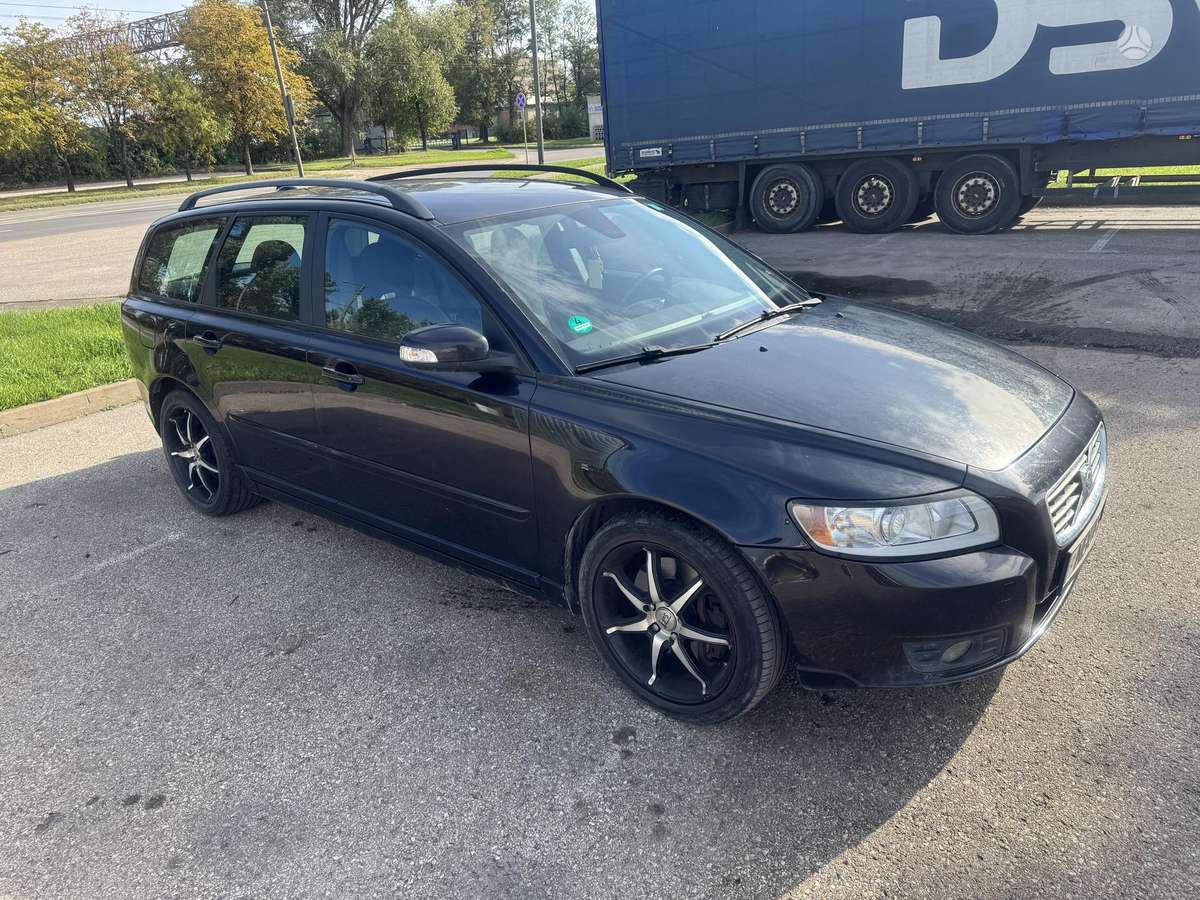 Volvo V50 - 1