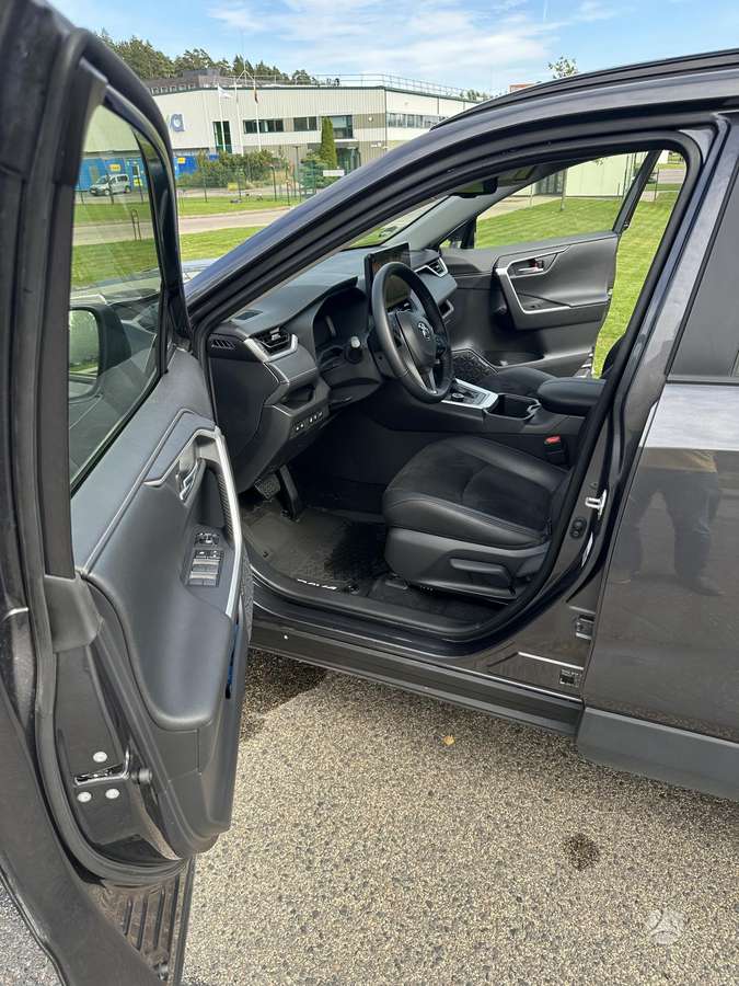 Toyota RAV4 - 8