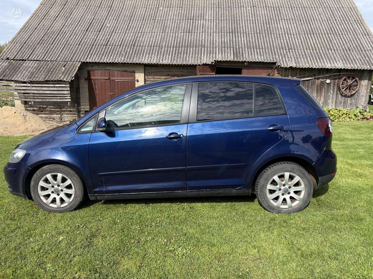 Volkswagen Golf - 1