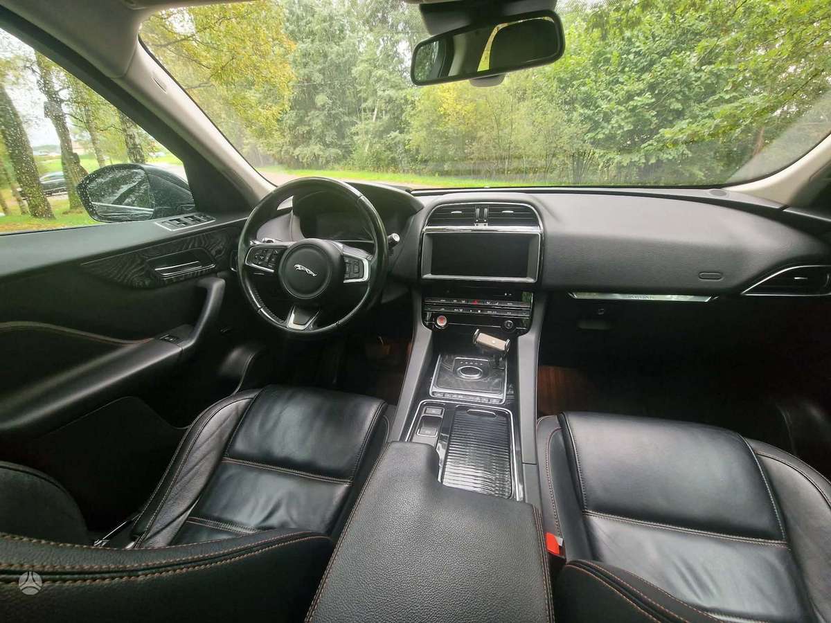 Jaguar F-Pace - 10