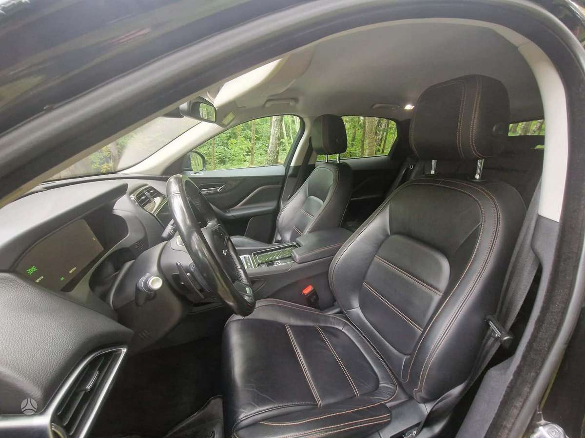 Jaguar F-Pace - 9