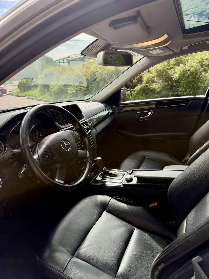 Mercedes-Benz E220 - 8