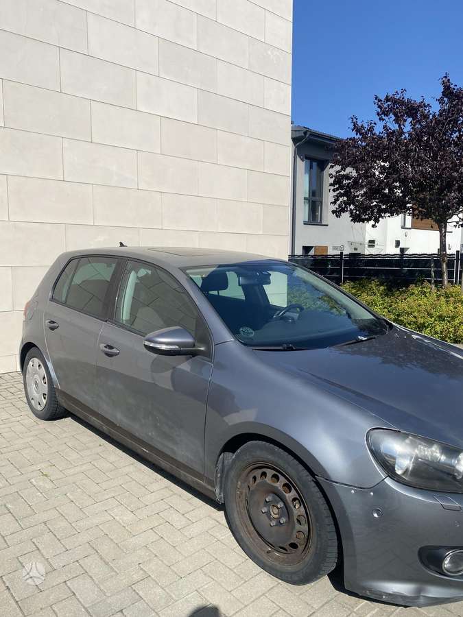 Volkswagen Golf - 6