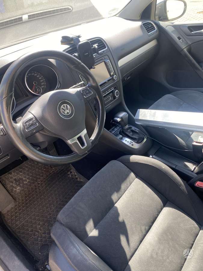 Volkswagen Golf - 8