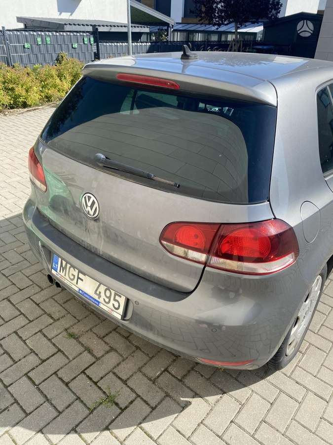 Volkswagen Golf - 10