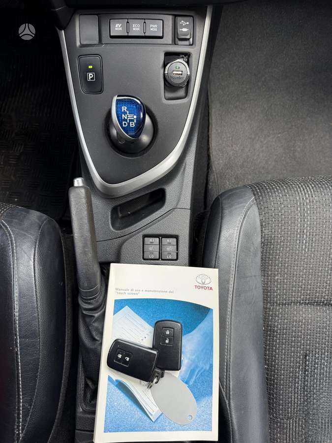 Toyota Auris - 11