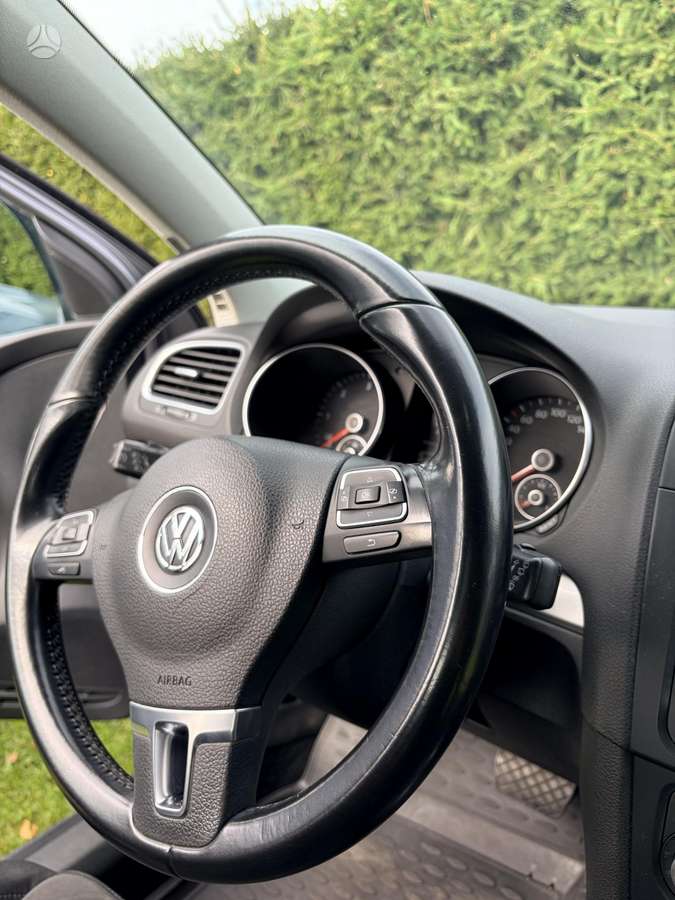 Volkswagen Golf - 5