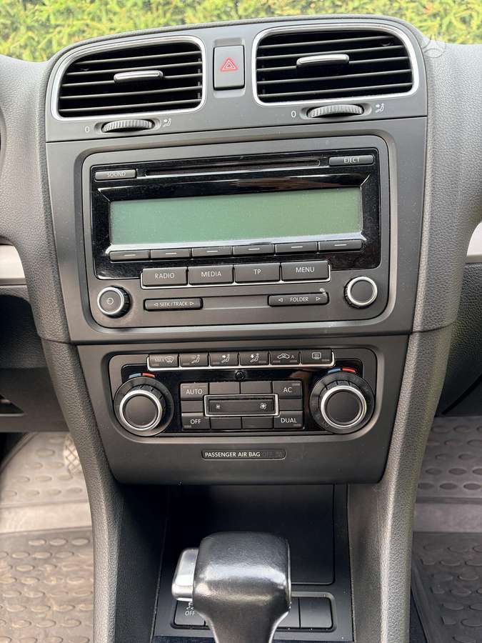 Volkswagen Golf - 6