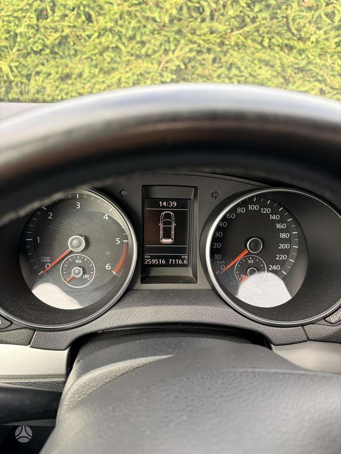 Volkswagen Golf - 8