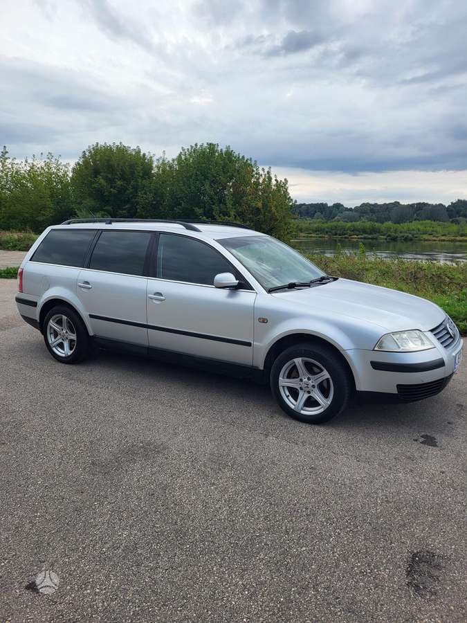 Volkswagen Passat - 1