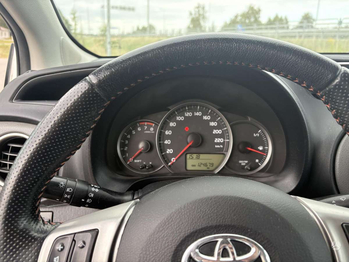 Toyota Yaris - 12