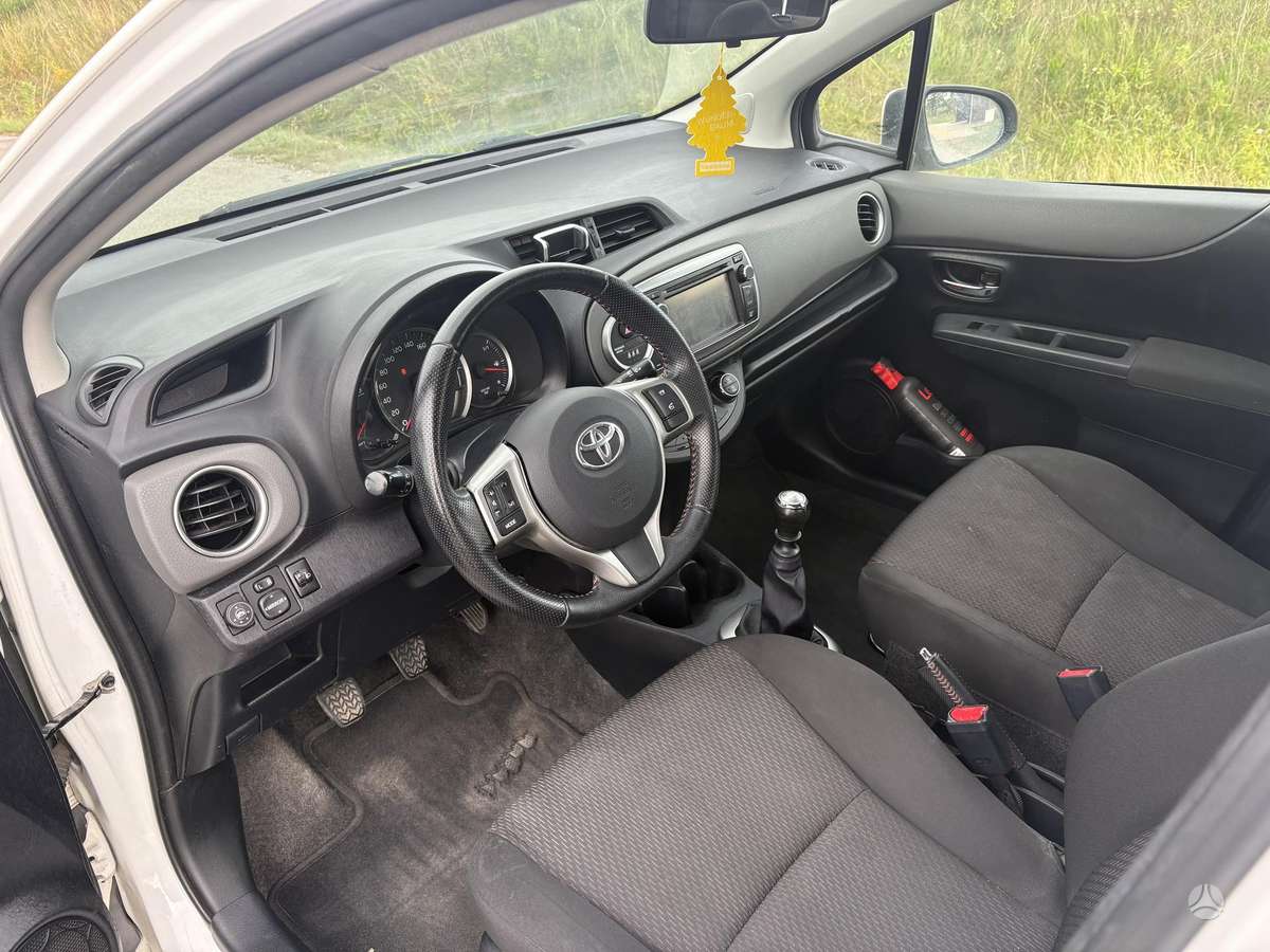 Toyota Yaris - 10